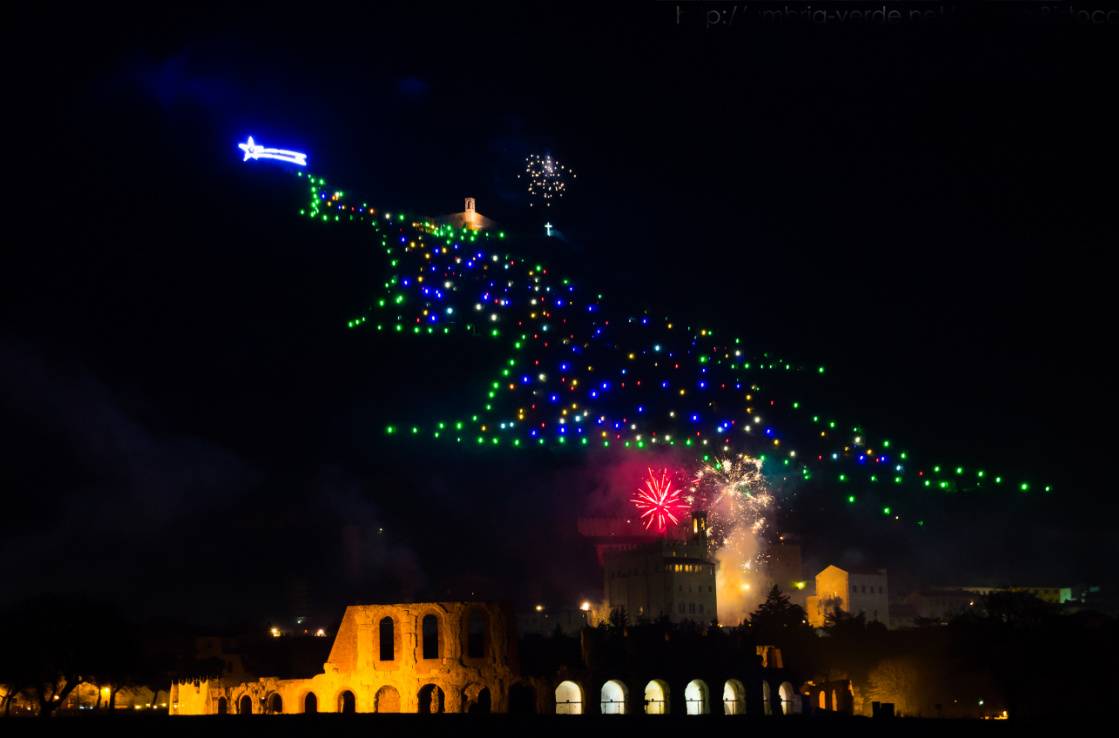 Albero di Natale di luci da record di Gubbio